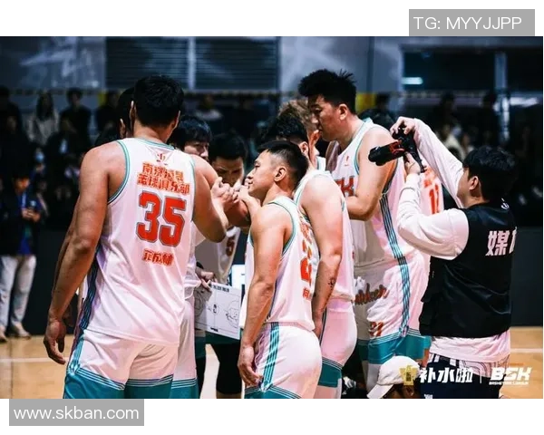 南京篮球队在总决赛中的团队协作展现出色值得称赞的表现分析